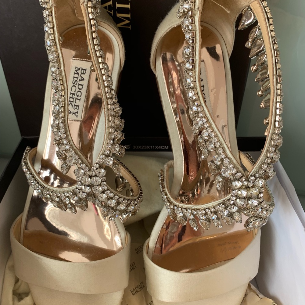 Badgley Mischka Tristen Beautiful Ivory Sandals